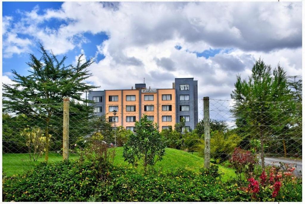 Peaks Hotel Nanyuki Exteriör bild