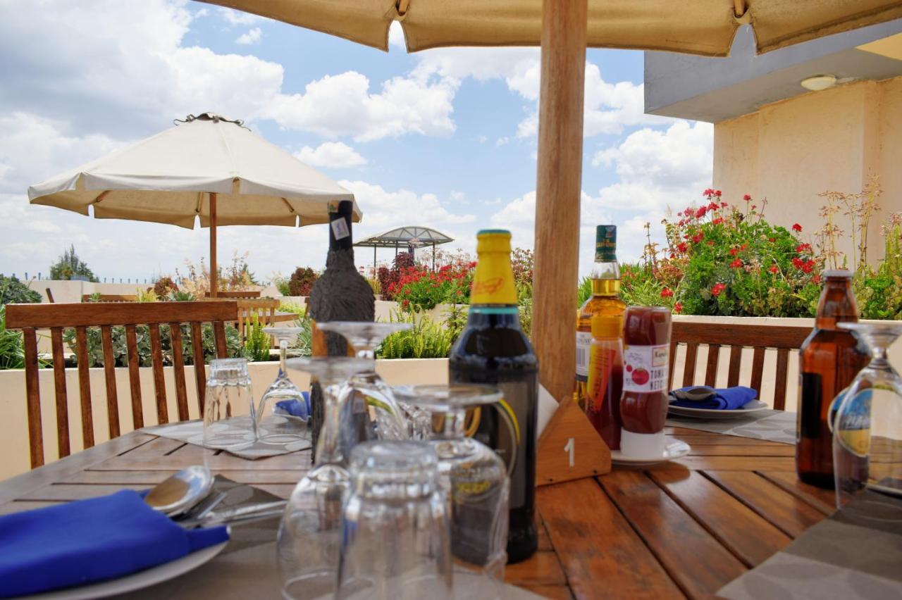 Peaks Hotel Nanyuki Exteriör bild